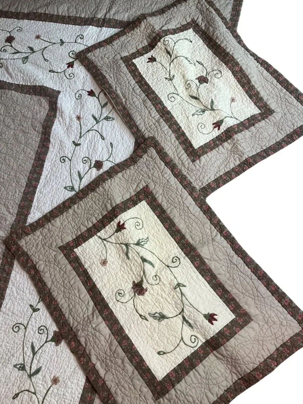 Home Classics Queen/Full Floral Embroidered Reversible Quilt Shams Set Cotton*